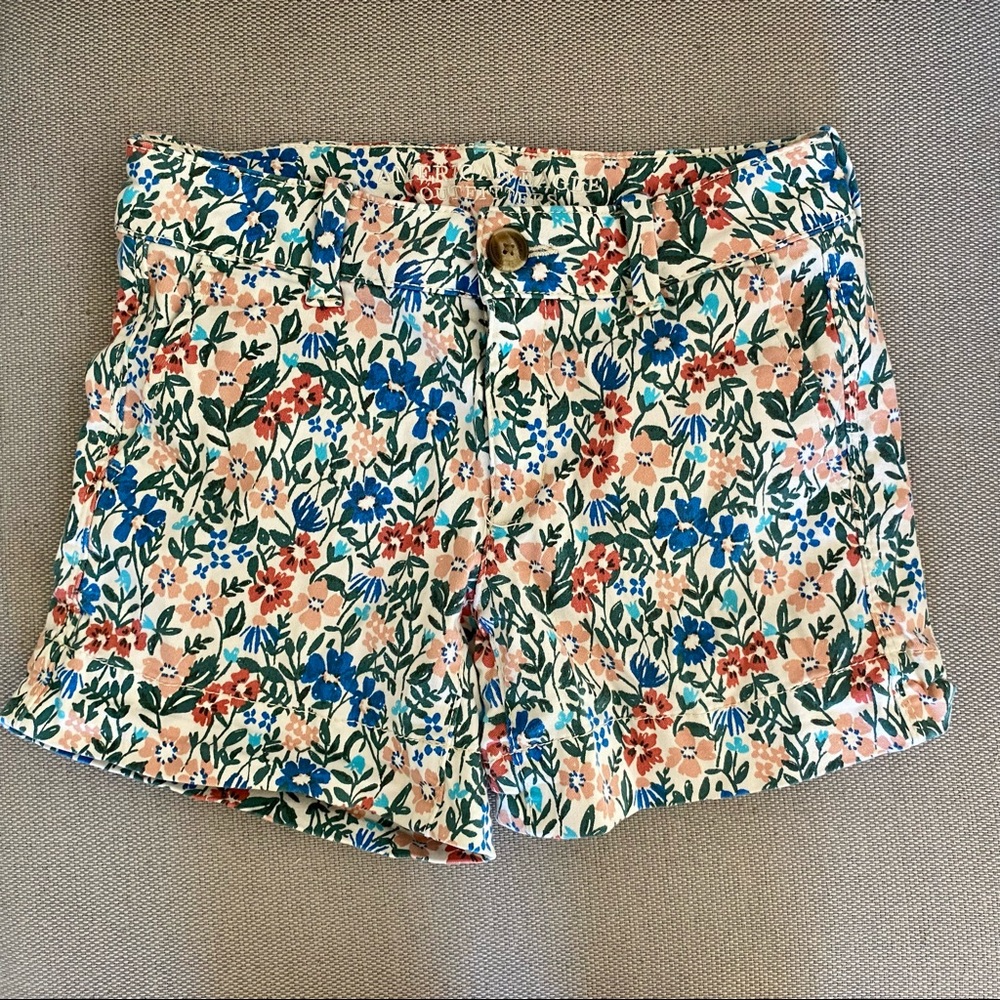 American Eagle super stretch floral shorts